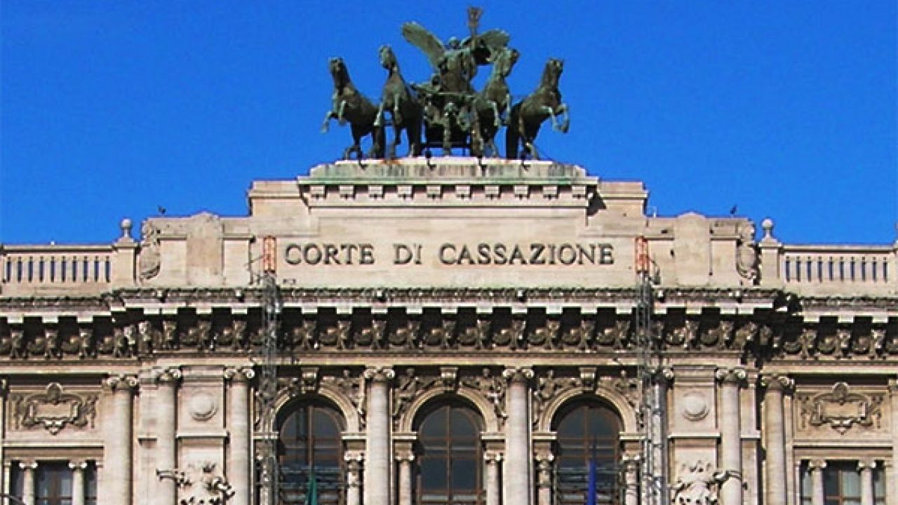 La Cassazione torna su Taser, manganelli, tirapugni e coltelli a scatto -  Armi e Tiro