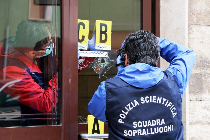 Italian,Scientific,Police,During,The,Investigation,Of,A,Crime,Scene.