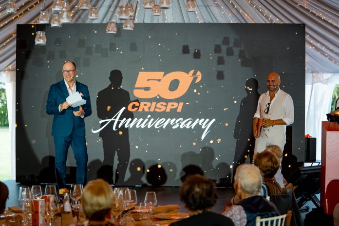 Luca Sarnataro (a sinistra) e Federico Marcolin durante i festeggiamenti per i 50 anni di Crispi