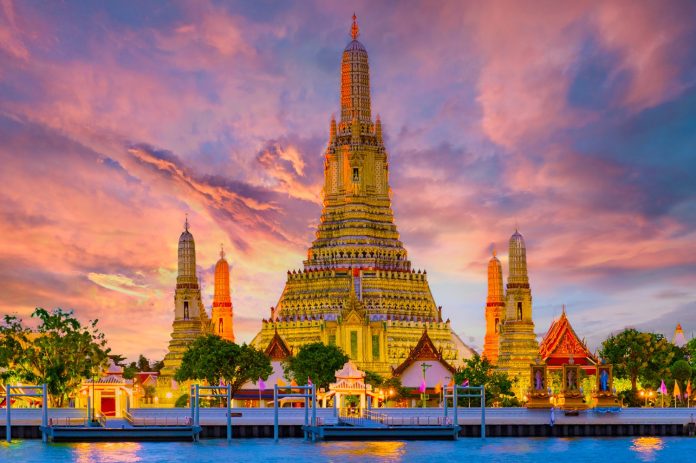 Wat,Arun,Temple,Bangkok,During,Sunset,In,Thailand.,Chao,Praya